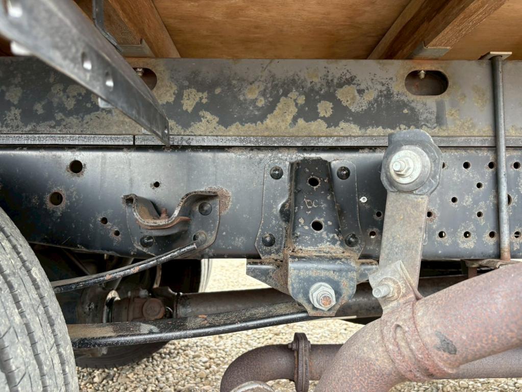 いすゞ エルフ BKG-NKR85AR(2WD)の写真17