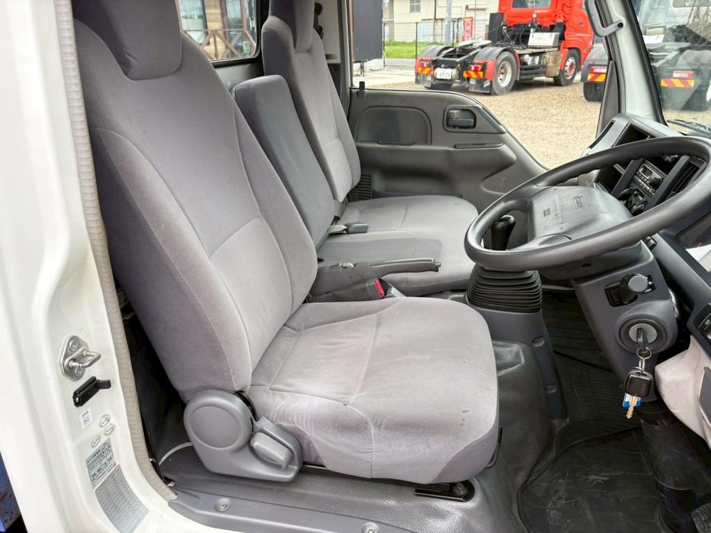 いすゞ エルフ BKG-NKR85AR(2WD)の写真21