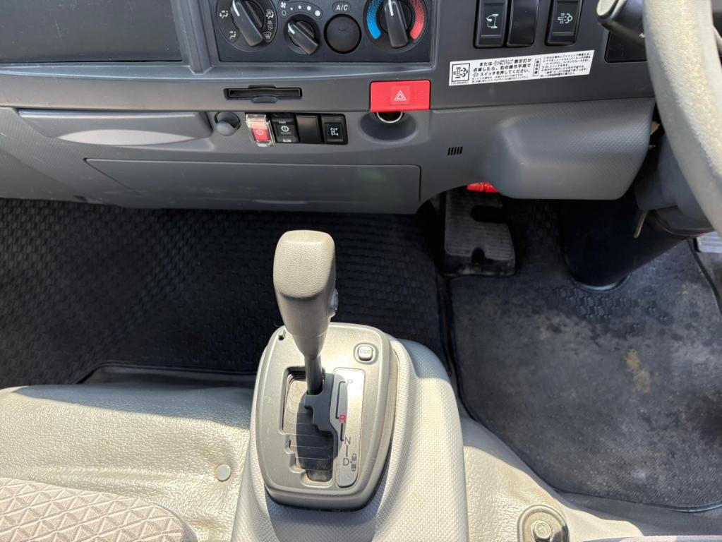 いすゞ エルフ TRG-NPR85AN(2WD)の写真23