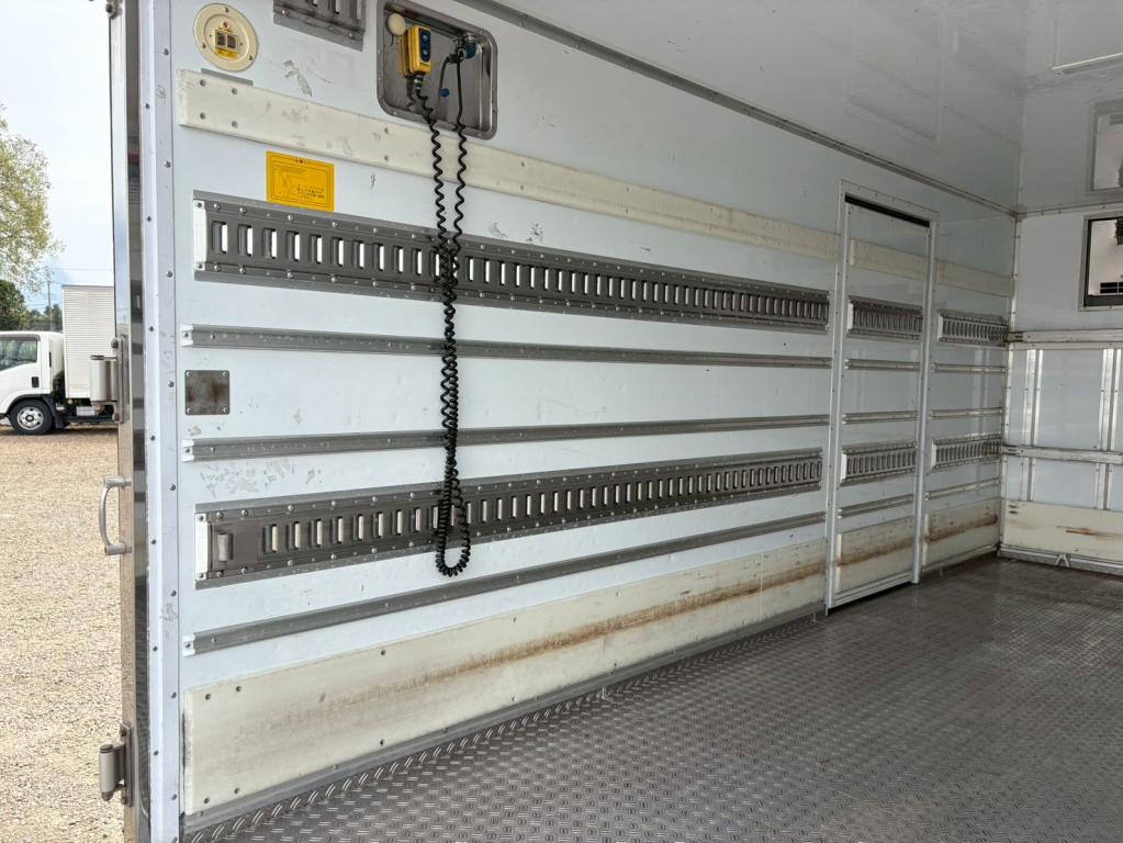 いすゞ エルフ 2RG-NPR88YN(2WD)の写真9