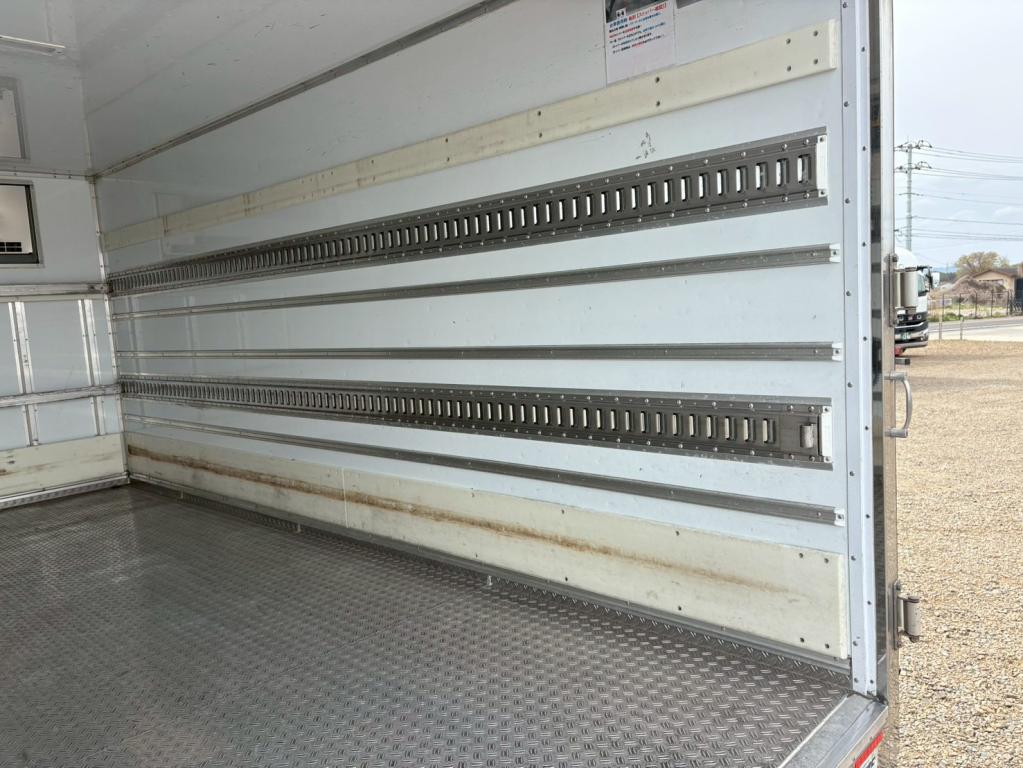 いすゞ エルフ 2RG-NPR88YN(2WD)の写真10