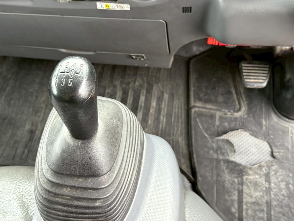 いすゞ エルフ 2RG-NPR88YN(2WD)の写真23