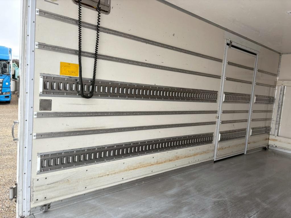 日野 デュトロ 2RG-XZU710M(2WD)の写真9