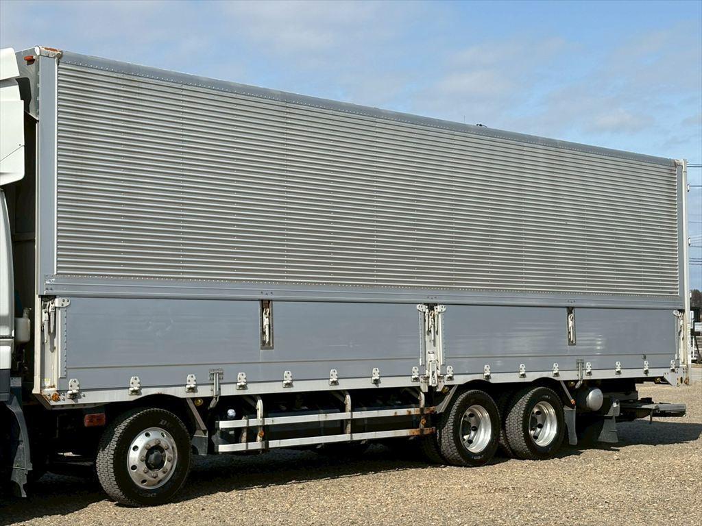 いすゞ ギガ QKG-CYJ77A(8x4)の写真6