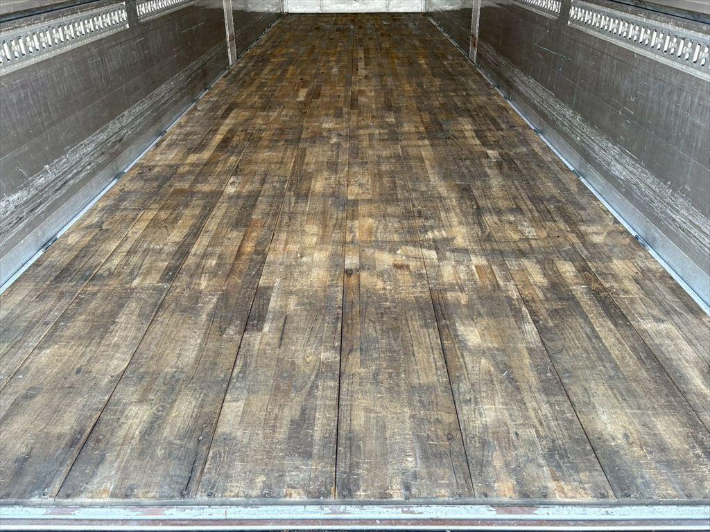 いすゞ ギガ QKG-CYJ77A(8x4)の写真8