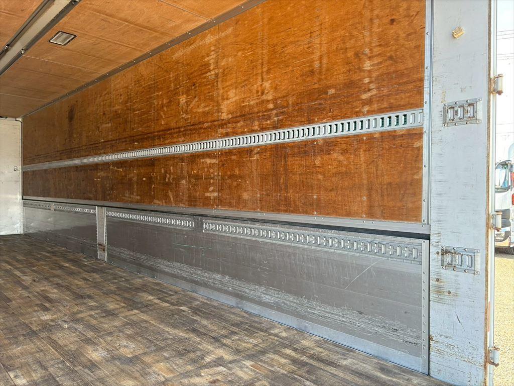 いすゞ ギガ QKG-CYJ77A(8x4)の写真10