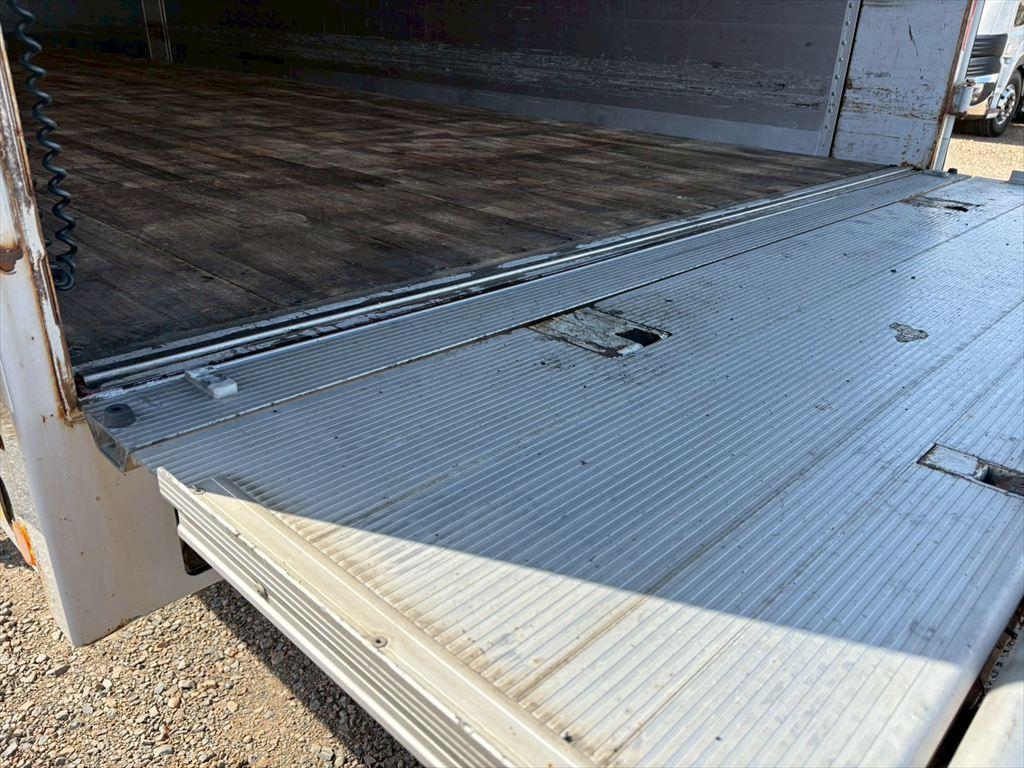 いすゞ ギガ QKG-CYJ77A(8x4)の写真13