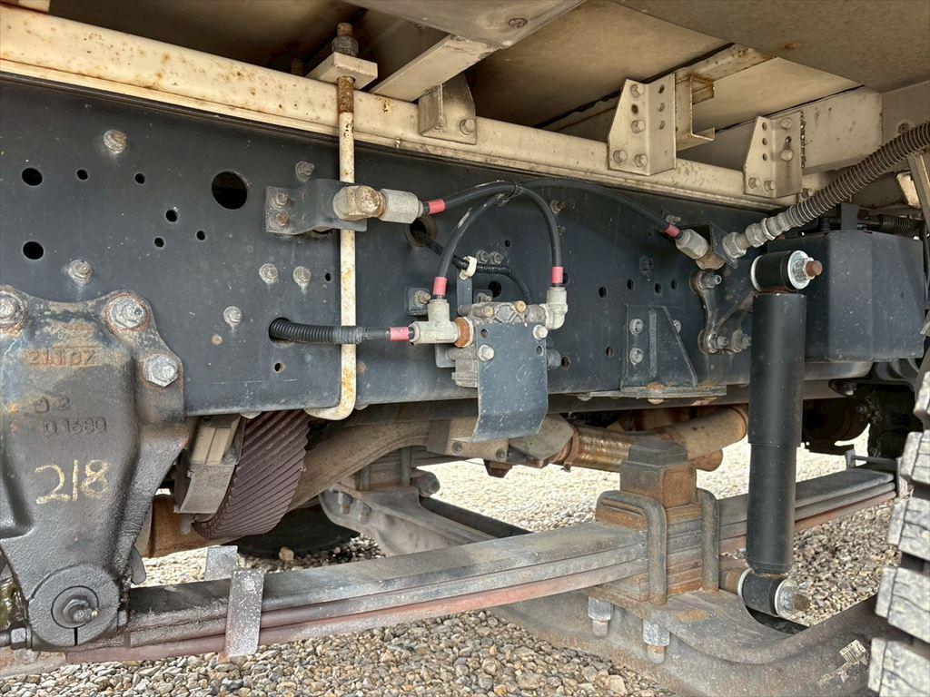 いすゞ ギガ QKG-CYJ77A(8x4)の写真14