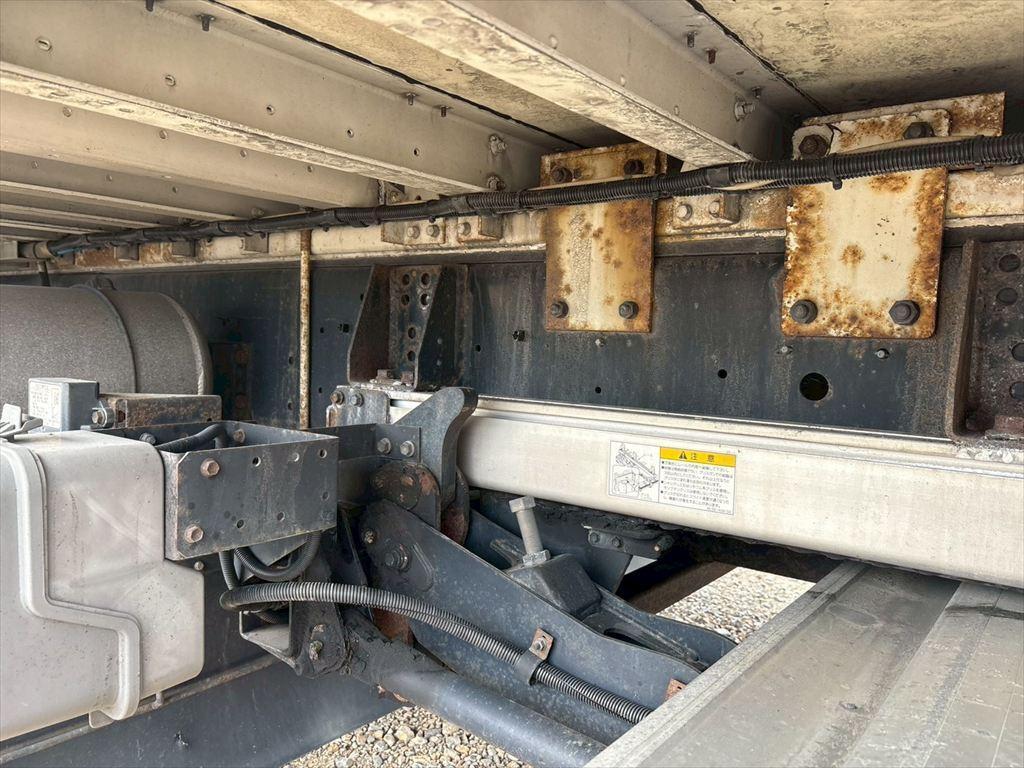 いすゞ ギガ QKG-CYJ77A(8x4)の写真15