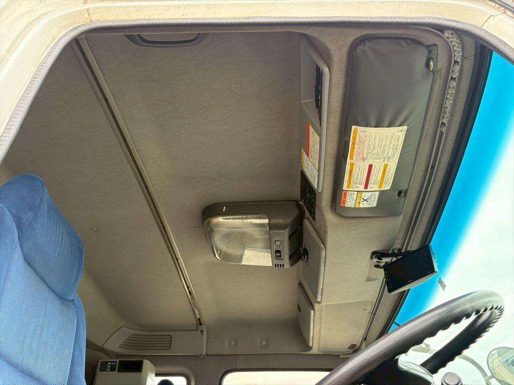 いすゞ ギガ QKG-CYJ77A(8x4)の写真24