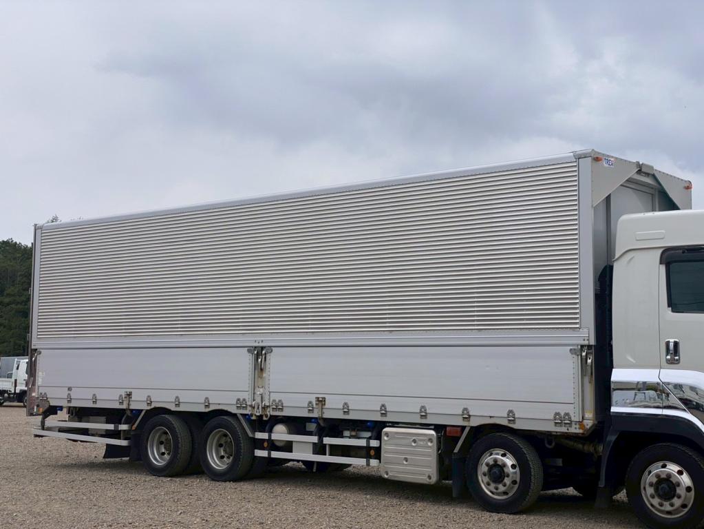 いすゞ ギガ 2PG-CYJ77C(8x4)の写真5