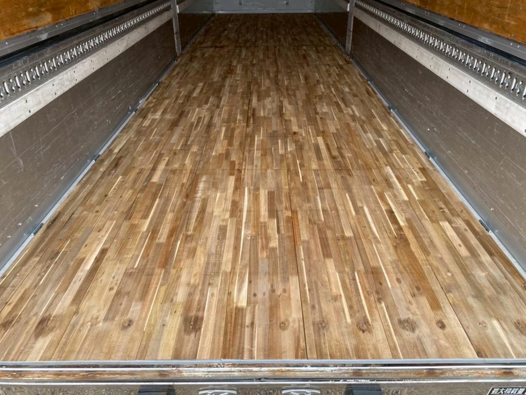 いすゞ ギガ 2PG-CYJ77C(8x4)の写真8