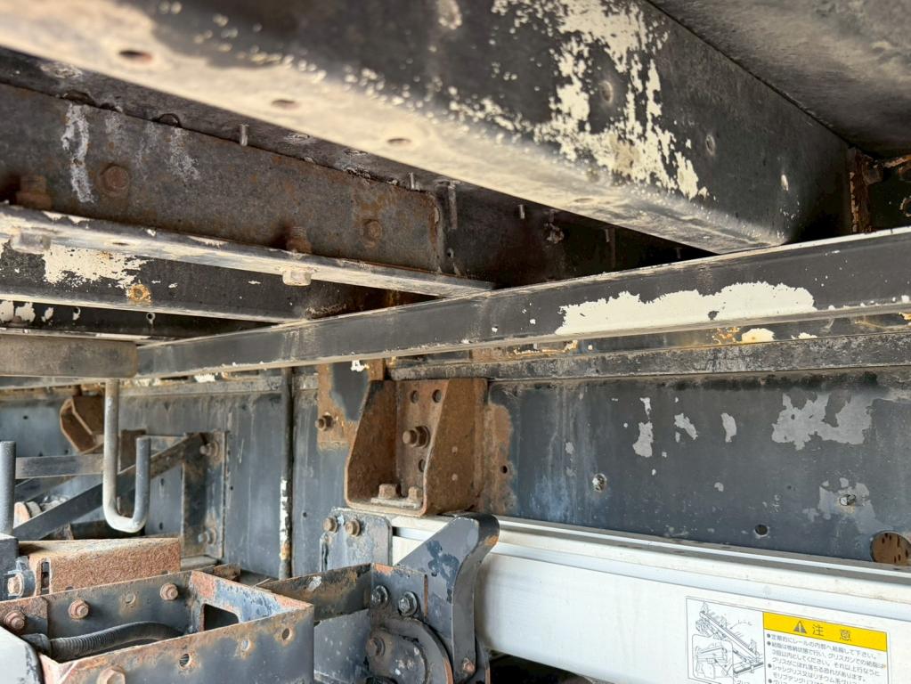 いすゞ ギガ 2PG-CYJ77C(8x4)の写真15