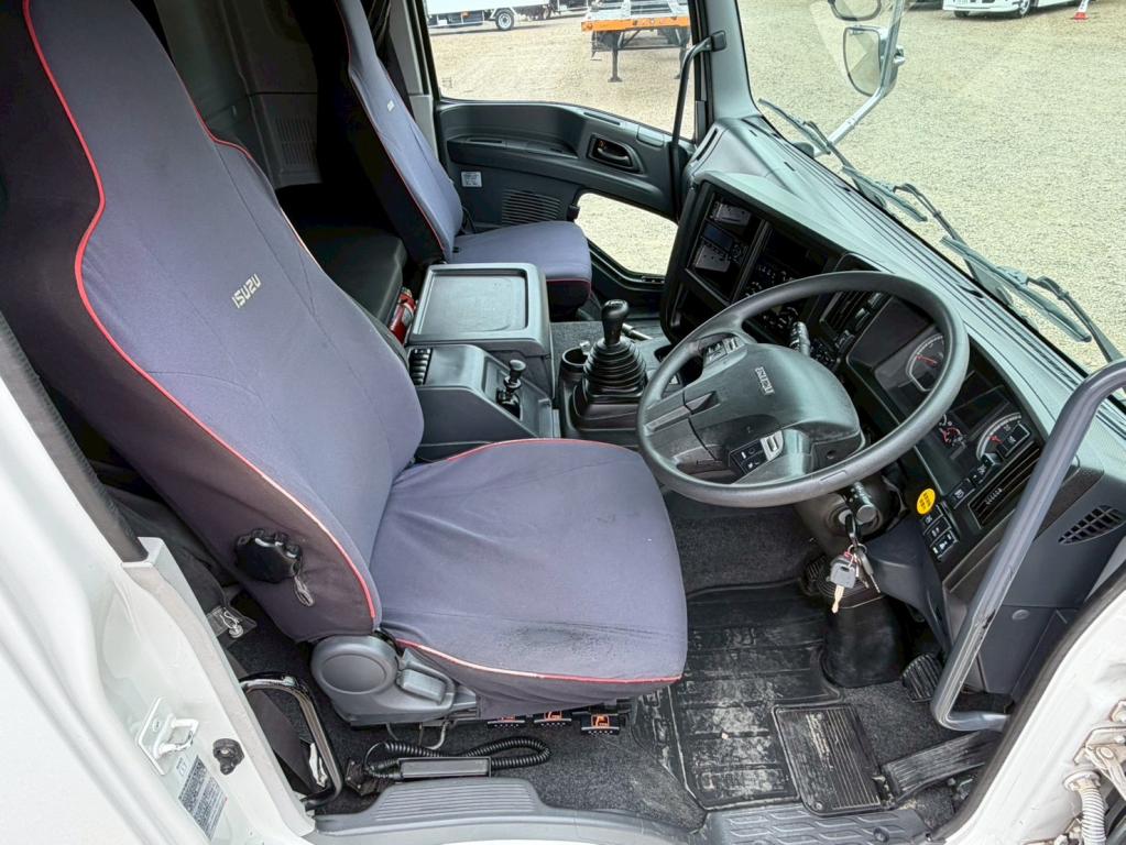 いすゞ ギガ 2PG-CYJ77C(8x4)の写真21