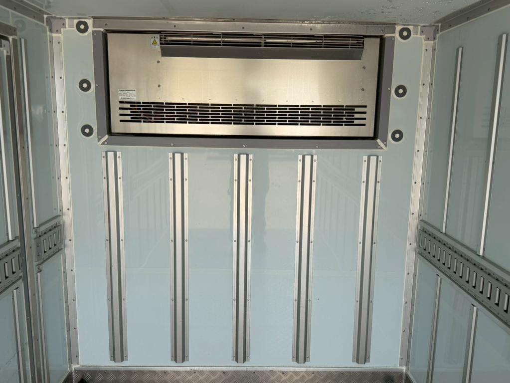 三菱 キャンター 2RG-FBAV0(2WD)の写真7