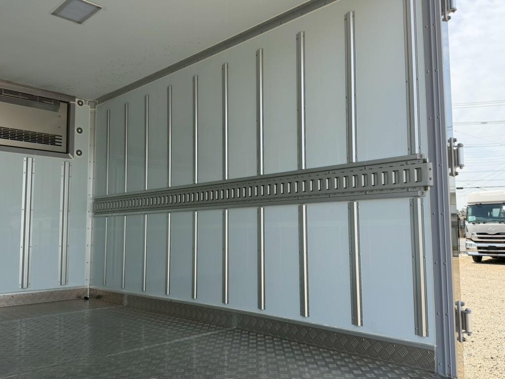 三菱 キャンター 2RG-FBAV0(2WD)の写真10