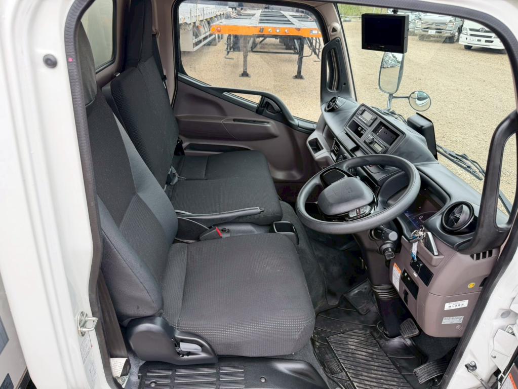 三菱 キャンター 2RG-FBAV0(2WD)の写真21