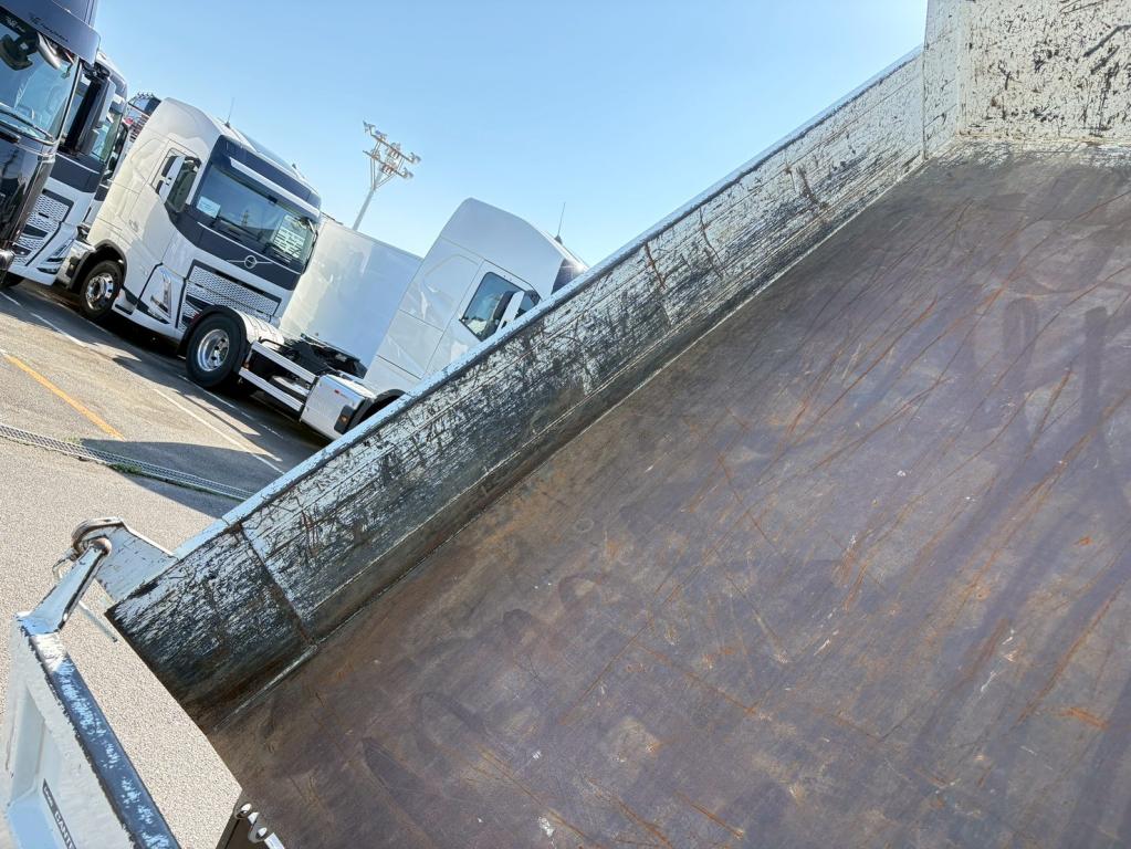 三菱 キャンター 2RG-FBA60(2WD)の写真9