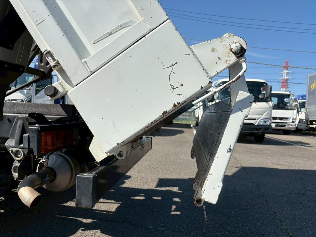 三菱 キャンター 2RG-FBA60(2WD)の写真12