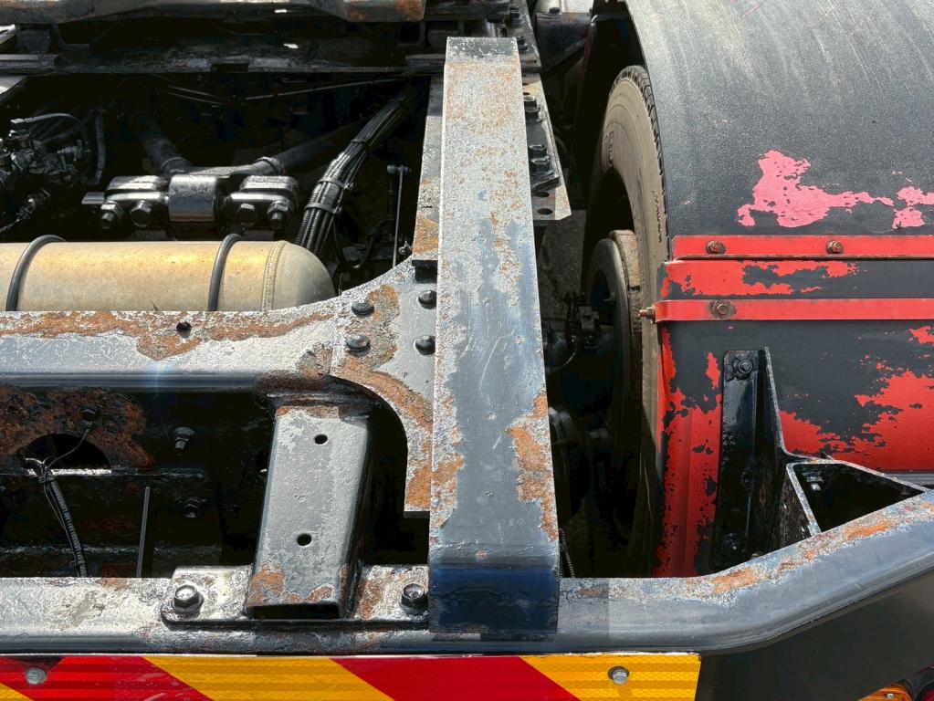 日野 プロフィア QPG-SH1EEDG(2WD)の写真12