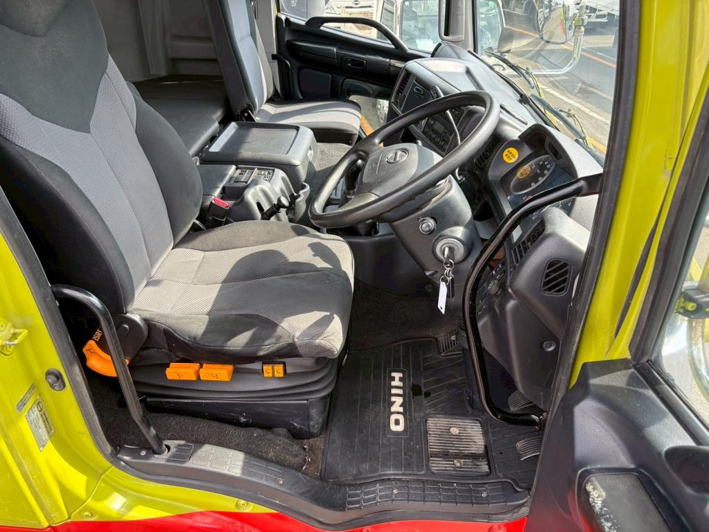 日野 プロフィア QPG-SH1EEDG(2WD)の写真21