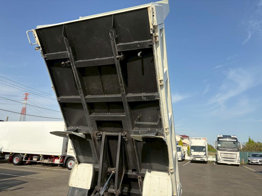 三菱 キャンター 2RG-FBA60(2WD)の写真13