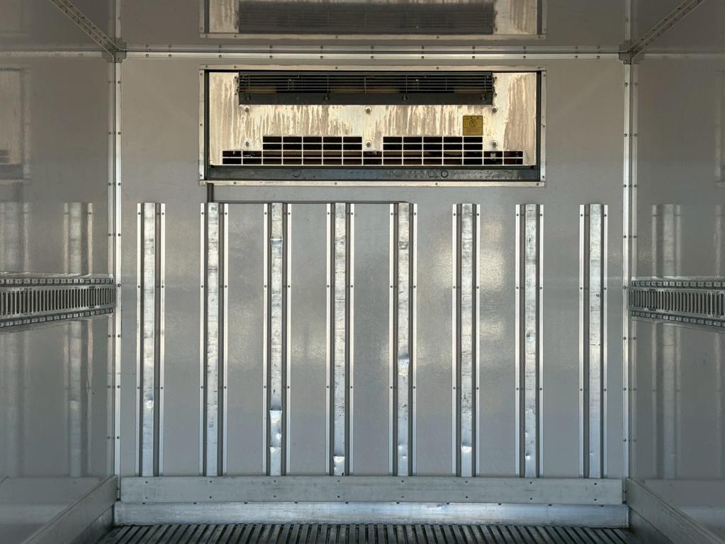 いすゞ エルフ 2PG-NPR88AN(2WD)の写真7