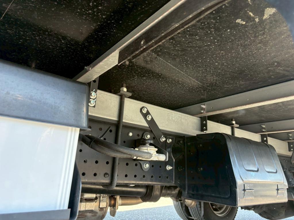 いすゞ エルフ 2PG-NPR88AN(2WD)の写真14