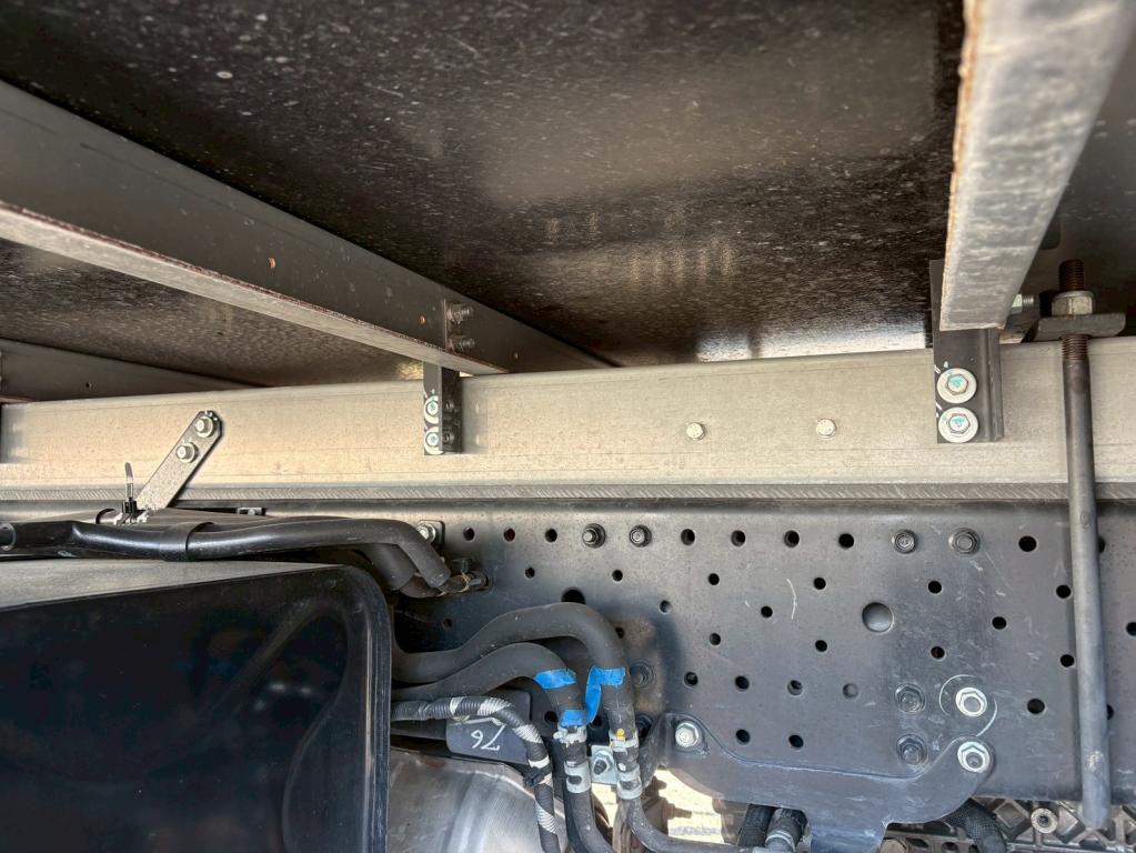 いすゞ エルフ 2PG-NPR88AN(2WD)の写真17