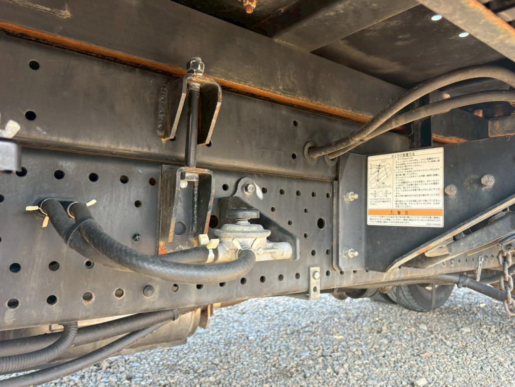 いすゞ エルフ 2RG-NPR88AN(2WD)の写真15