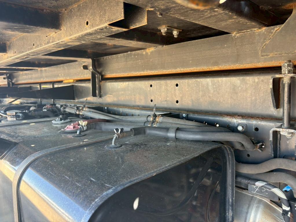 いすゞ エルフ 2RG-NPR88AN(2WD)の写真17