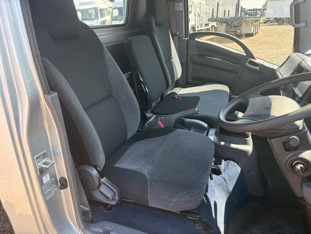 いすゞ エルフ 2RG-NPR88AN(2WD)の写真21