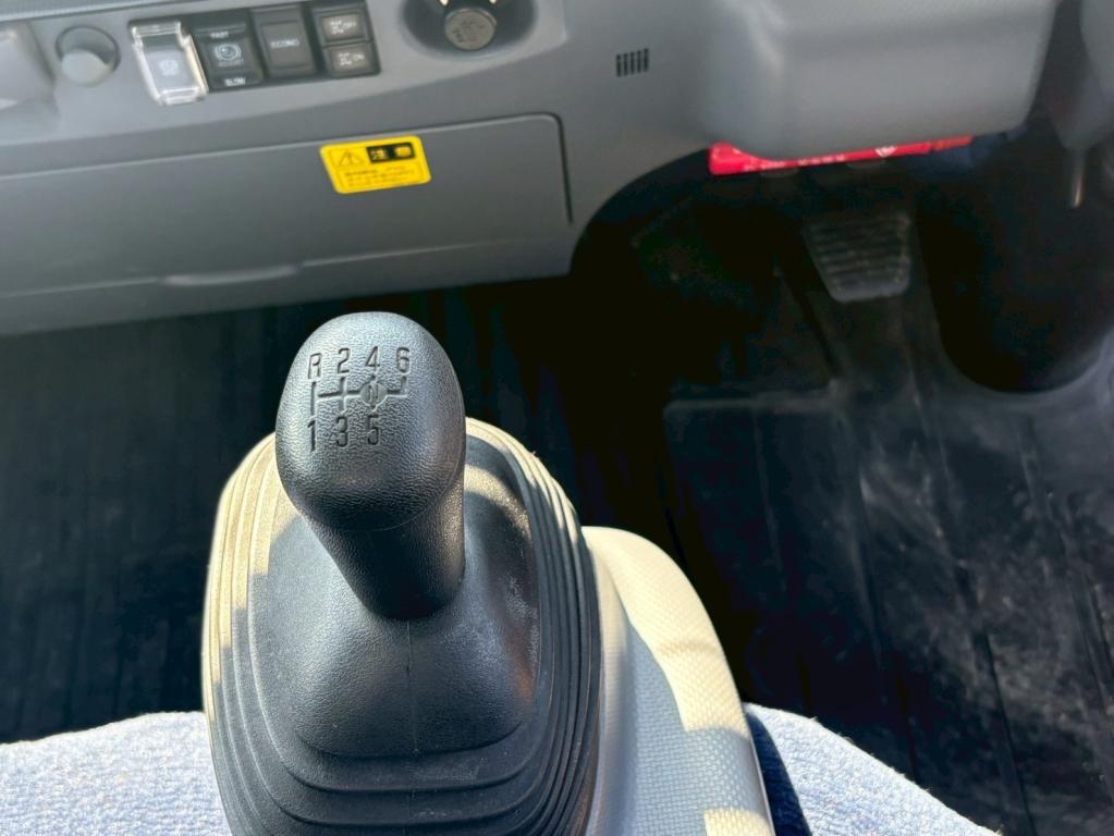 いすゞ エルフ 2RG-NPR88AN(2WD)の写真23