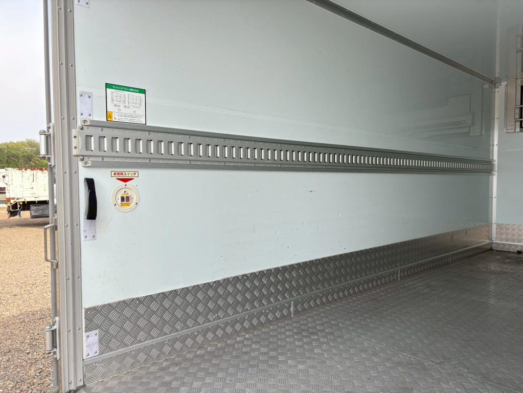 いすゞ エルフ 2RG-NMR88AN(2WD)の写真9