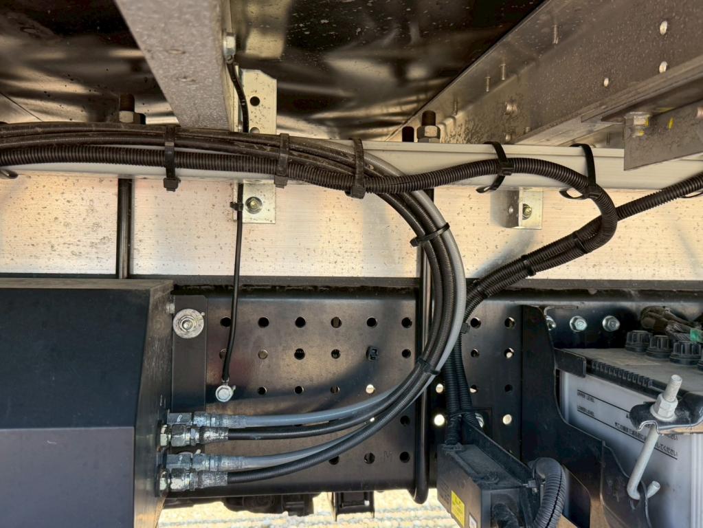 いすゞ フォワード 2RG-FTR90V4(2WD)の写真15