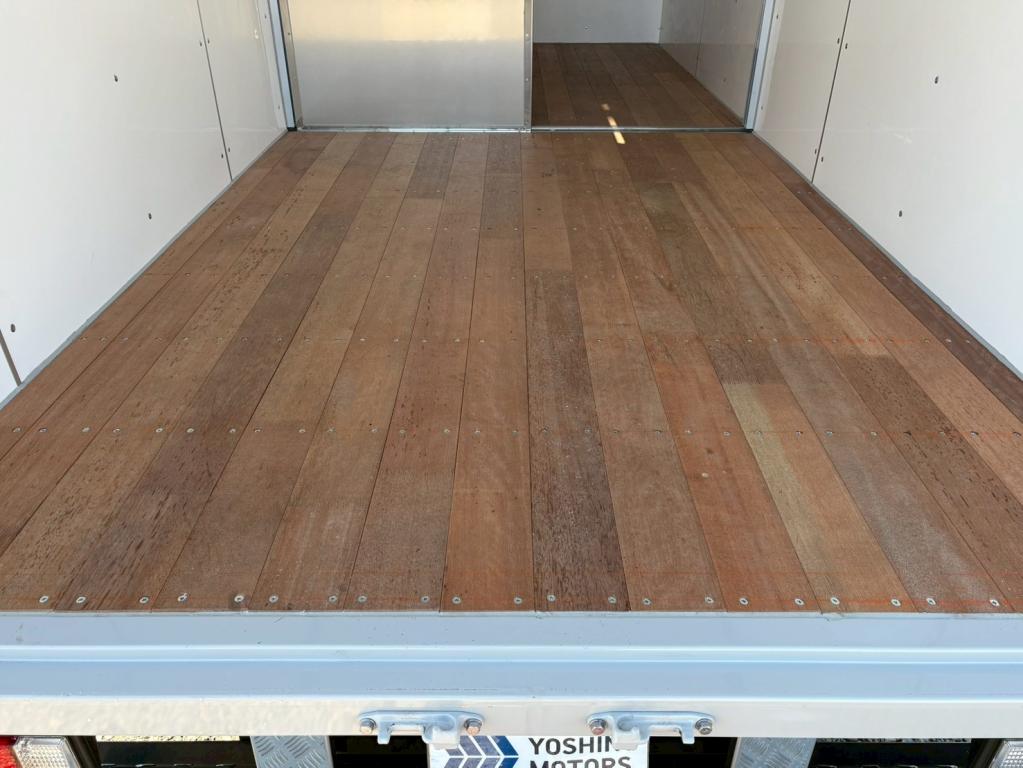 三菱 キャンター 2RG-FEAV0(2WD)の写真8