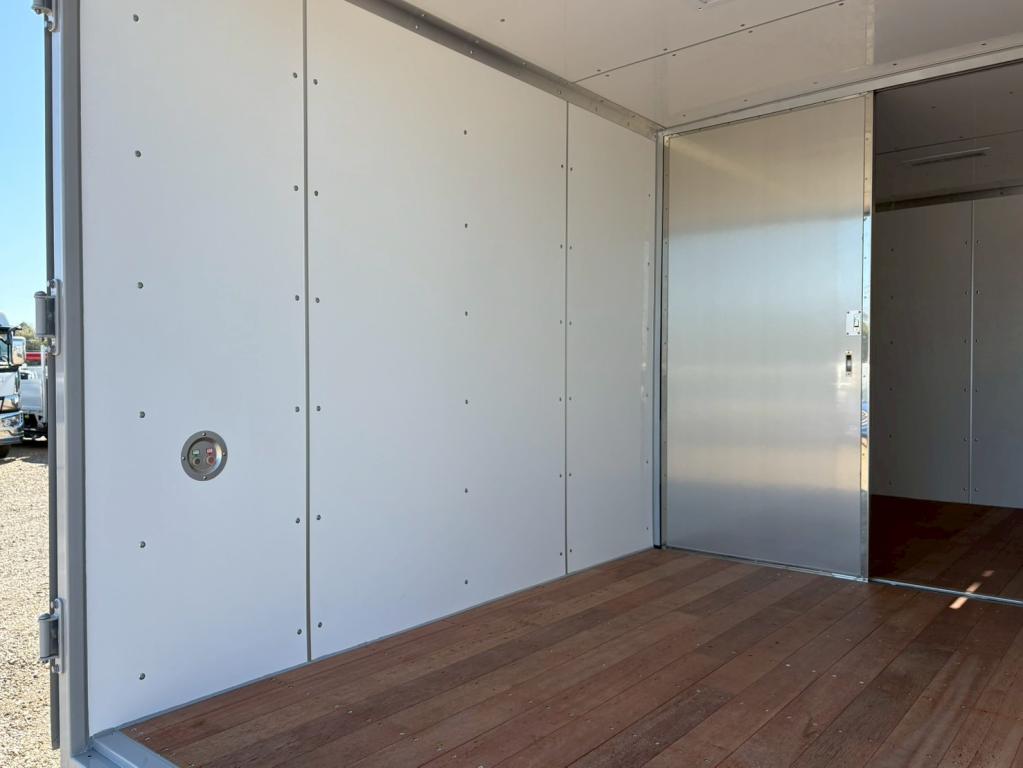 三菱 キャンター 2RG-FEAV0(2WD)の写真9