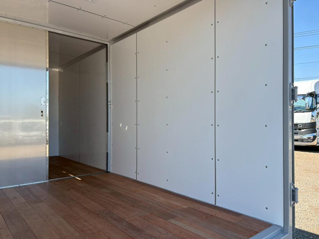 三菱 キャンター 2RG-FEAV0(2WD)の写真10