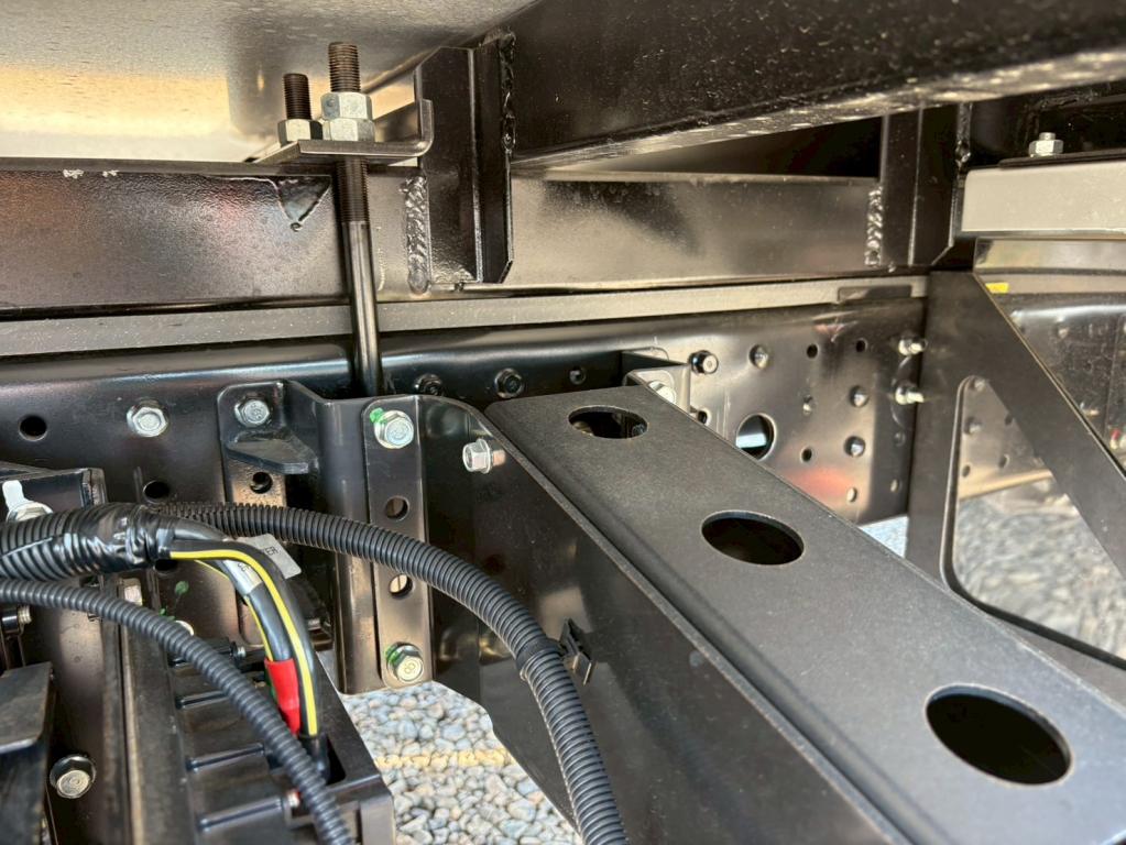 三菱 キャンター 2RG-FEAV0(2WD)の写真15