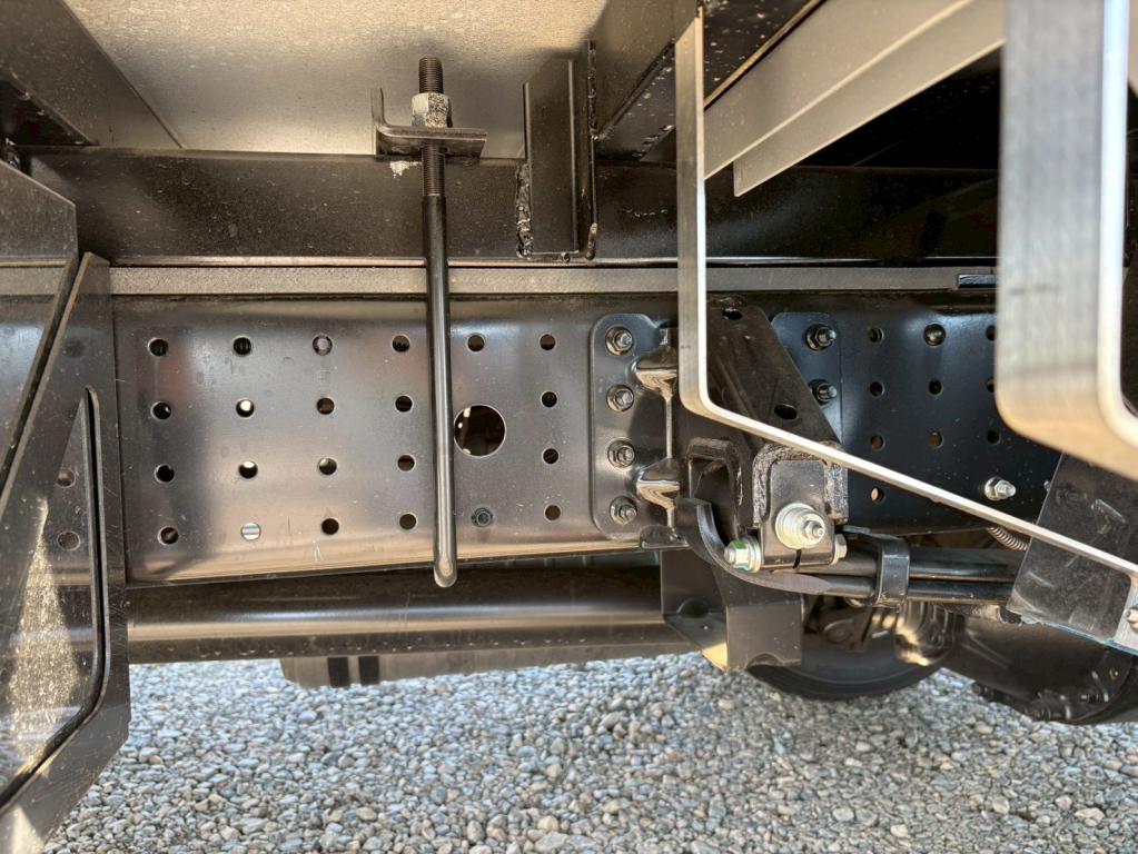 三菱 キャンター 2RG-FEAV0(2WD)の写真16