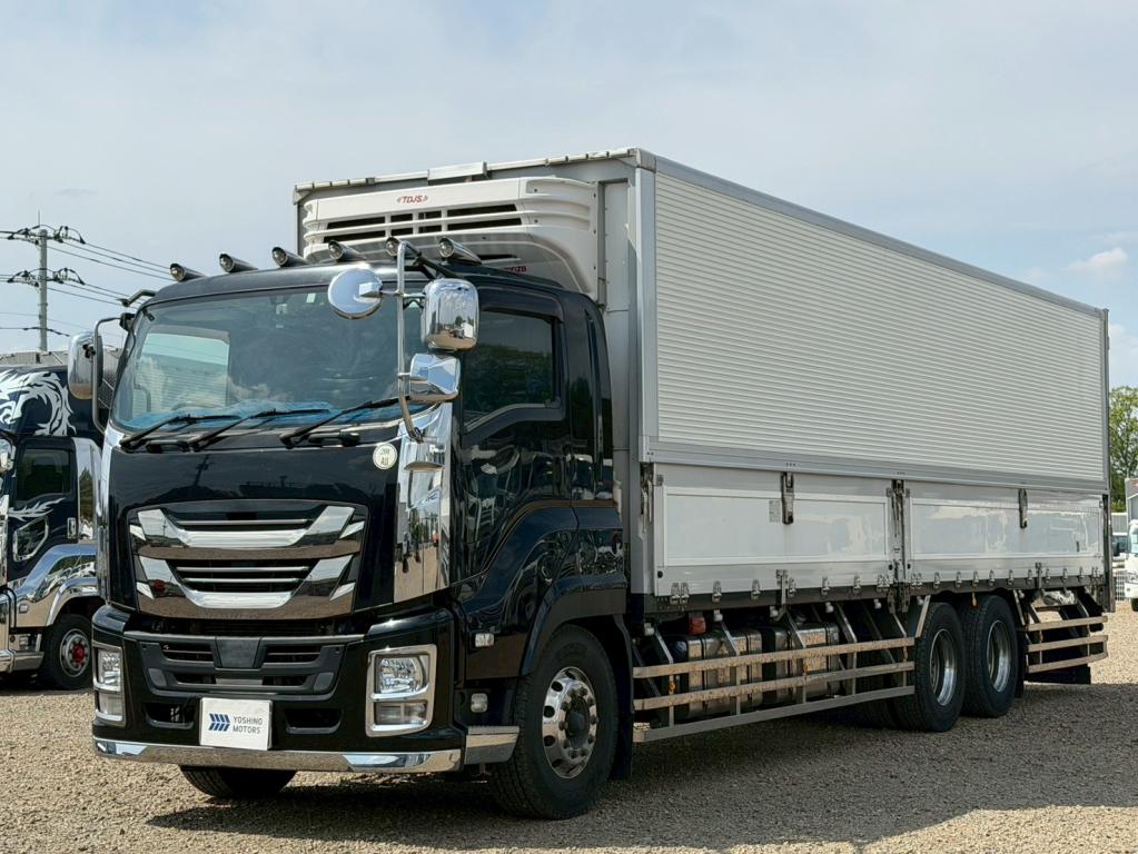 いすゞ ギガ QKG-CYL77B(6x2)の写真1