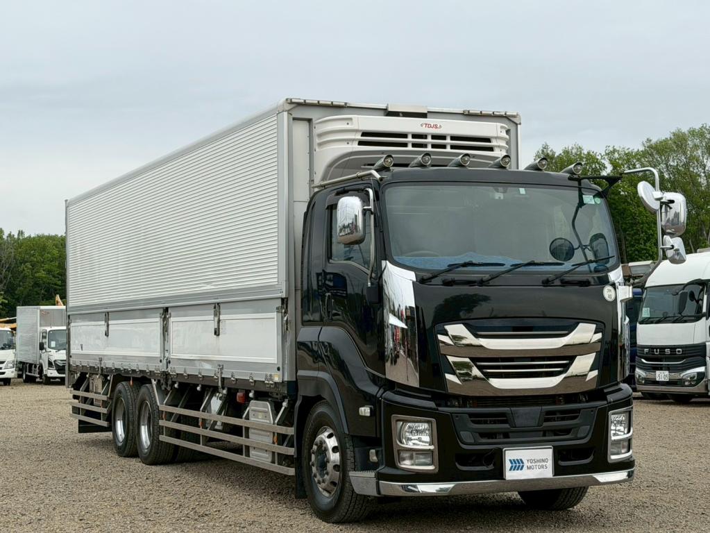 いすゞ ギガ QKG-CYL77B(6x2)の写真2