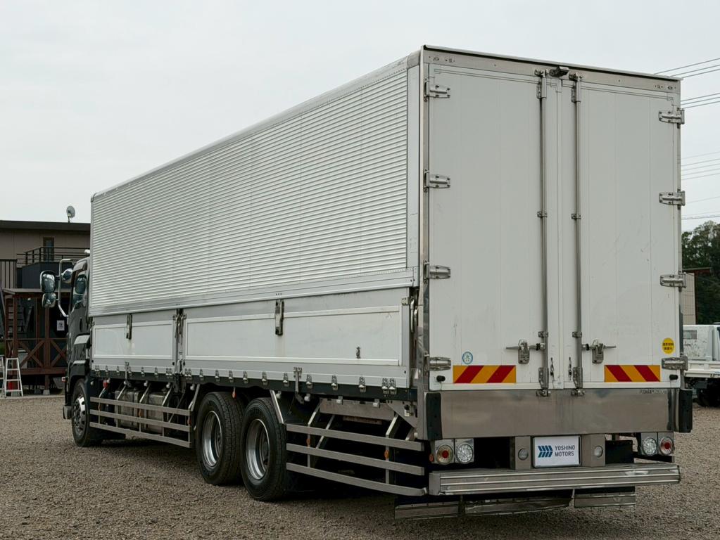 いすゞ ギガ QKG-CYL77B(6x2)の写真3