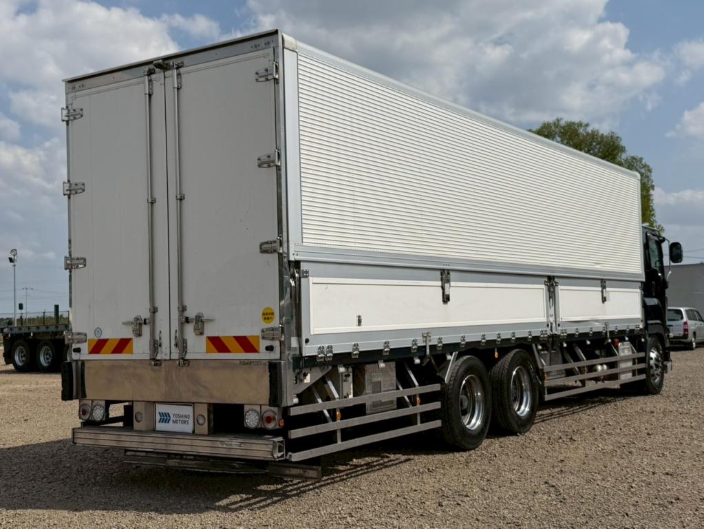 いすゞ ギガ QKG-CYL77B(6x2)の写真4