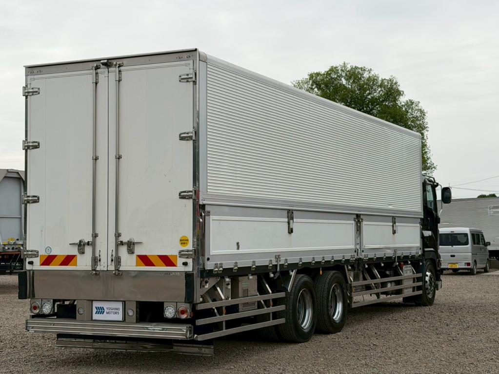いすゞ ギガ QKG-CYL77B(6x2)の写真4