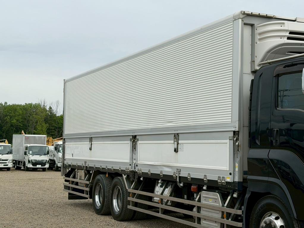 いすゞ ギガ QKG-CYL77B(6x2)の写真5