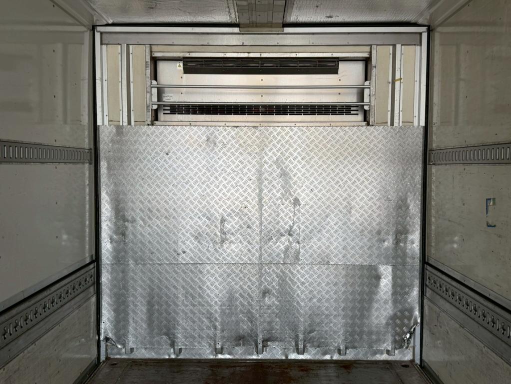 いすゞ ギガ QKG-CYL77B(6x2)の写真7