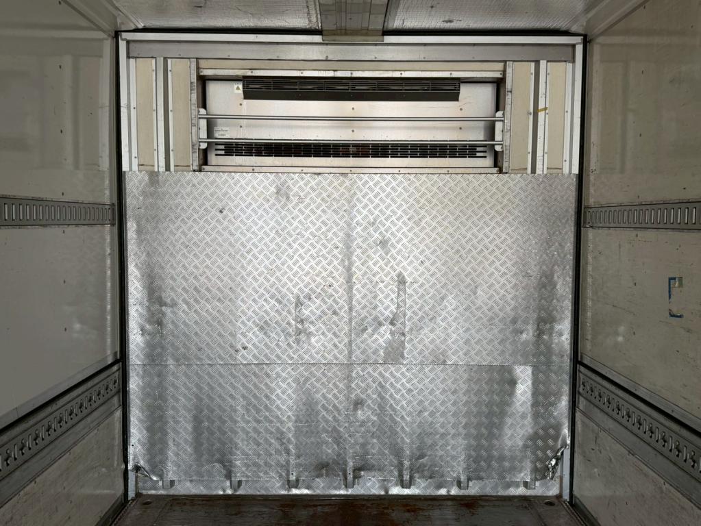 いすゞ ギガ QKG-CYL77B(6x2)の写真7
