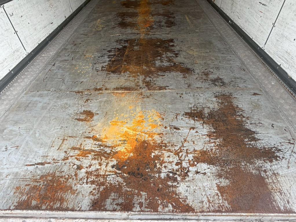 いすゞ ギガ QKG-CYL77B(6x2)の写真8