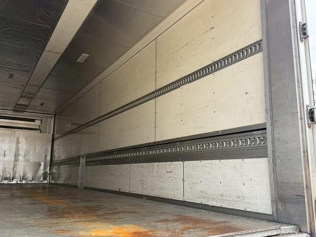 いすゞ ギガ QKG-CYL77B(6x2)の写真10